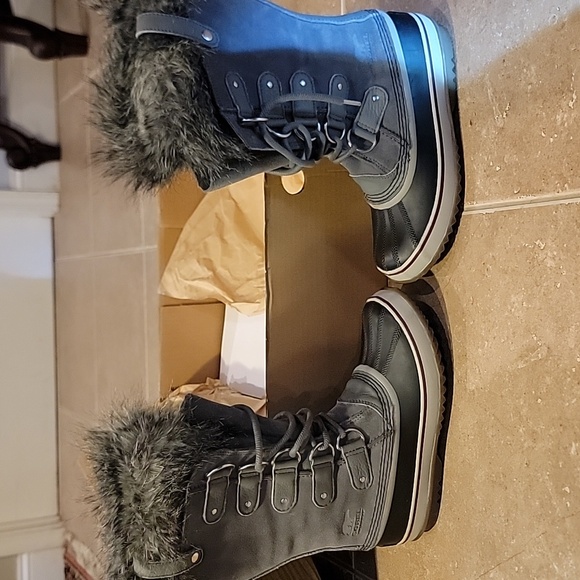 Sorel Women's Charcoal and Black Winter Boots - Picture 9 of 11